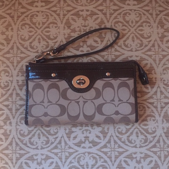 Coach Handbags - Coach Wallet/wristlet